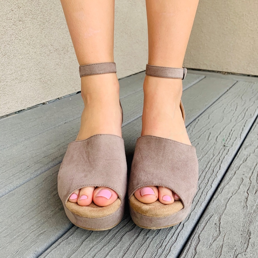 Taupe suede platform sandals | 7